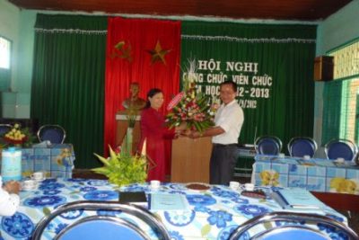 Hoa Hồng: Một số hình ảnh trong hội nghị công chức viên chức năm học 2012 – 2013